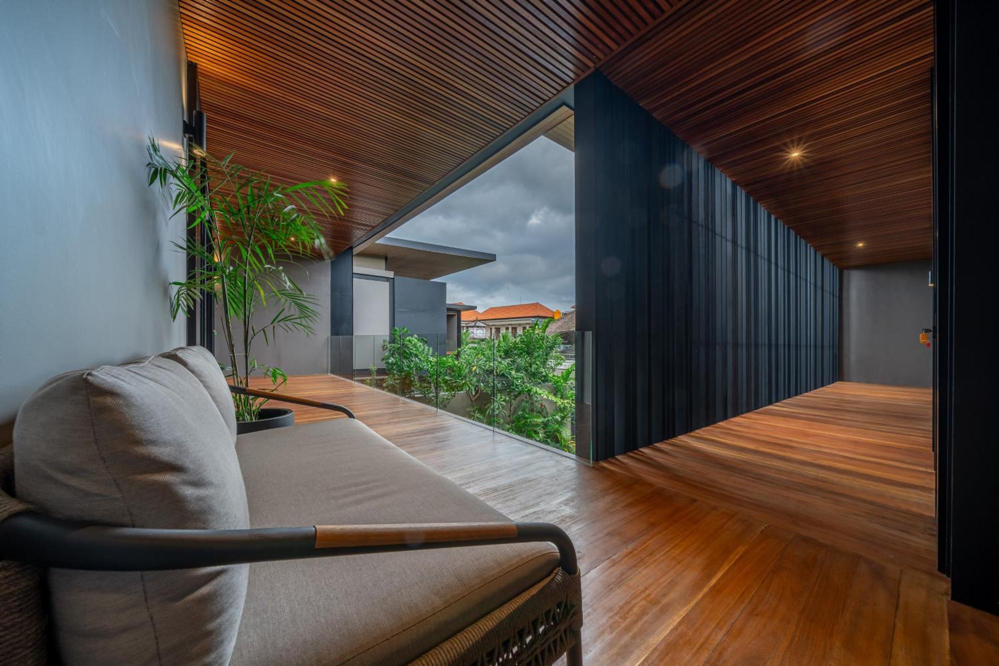 Villa The Continental Modern Luxury 4 Bedroom In Seminyak (Bali)