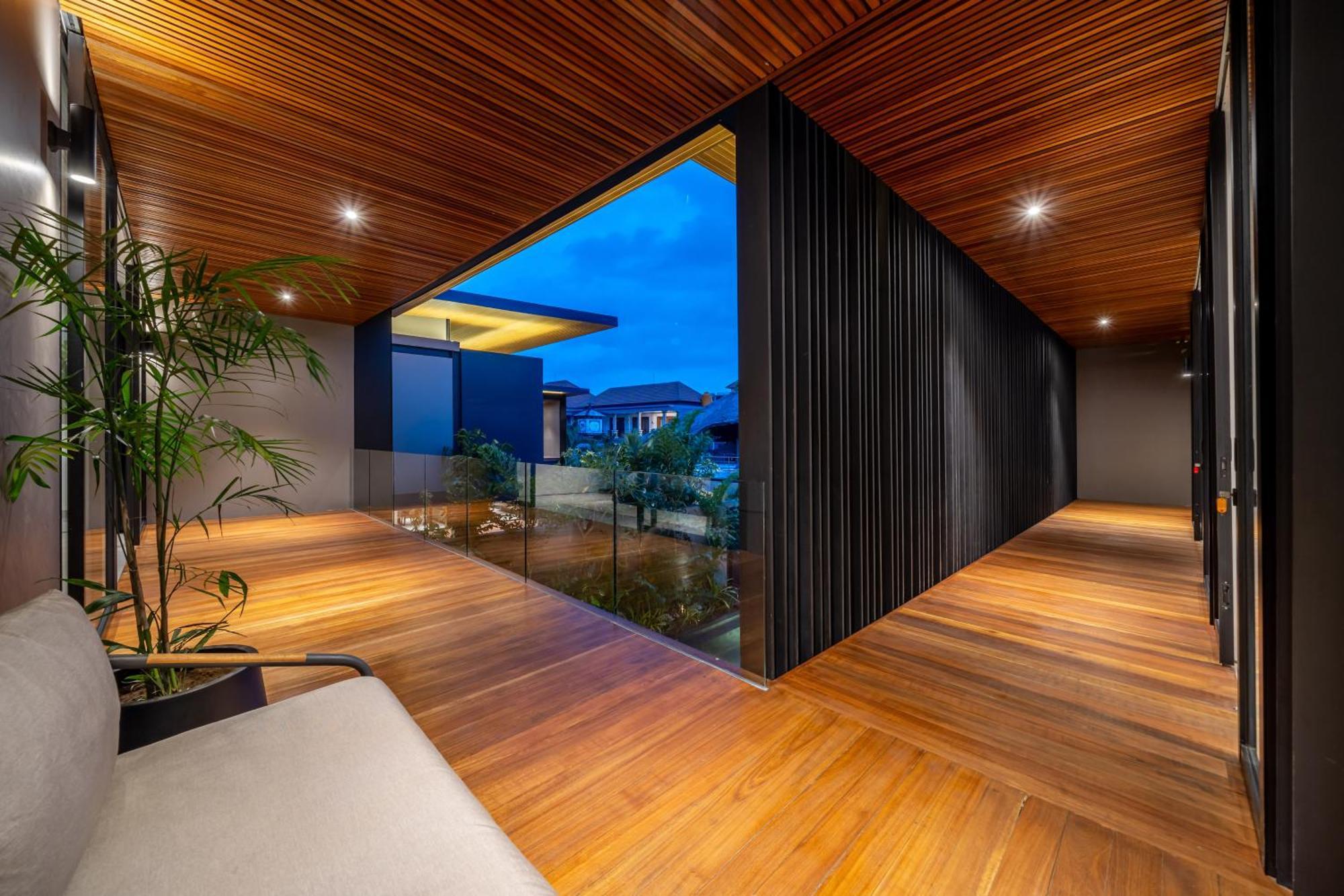 The Continental Modern Luxury 4 Bedroom In Villa Seminyak (Bali)